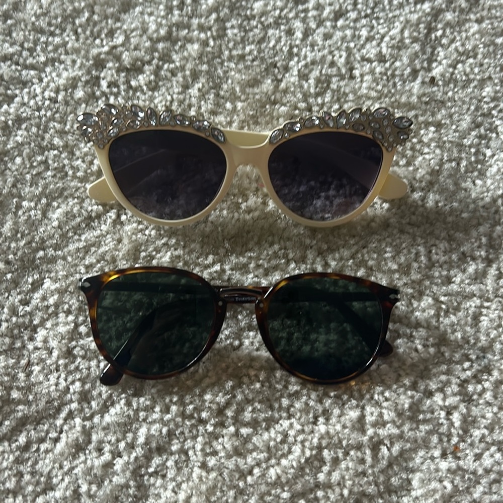Sunglasses lot